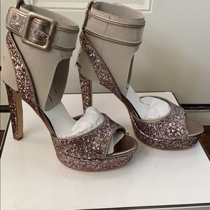 NEW w/ BOX GUESS SPARKLY PLATFORM SANDAL HEELS